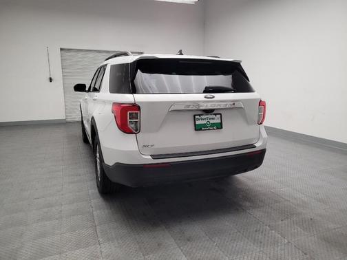 Oxford White 2021 Ford Explorer XLT