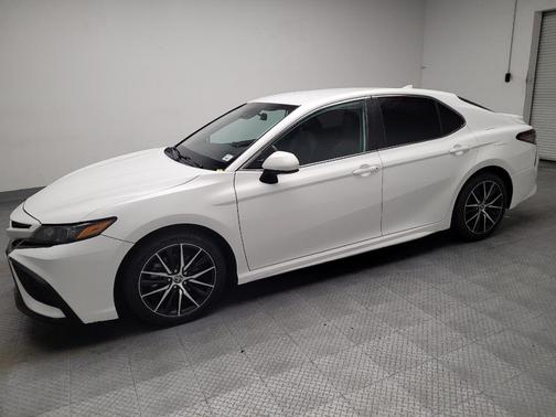 Super White 2021 Toyota Camry SE