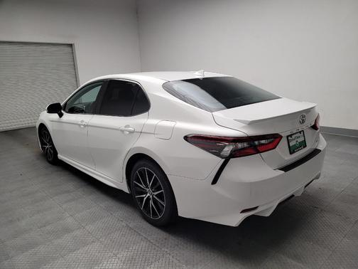 Super White 2021 Toyota Camry SE