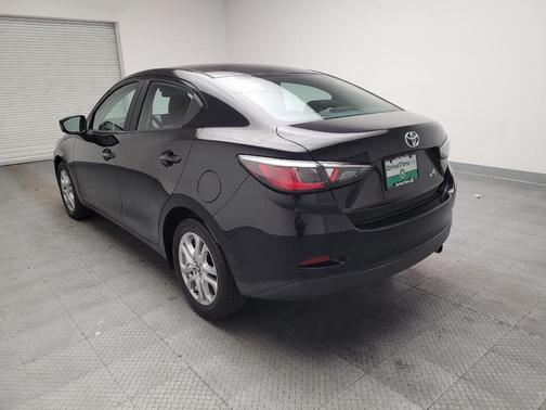 Gray 2018 Toyota Yaris iA
