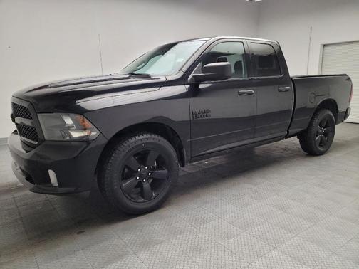 Brilliant Black Crystal Pearlcoat 2018 RAM 1500 Express
