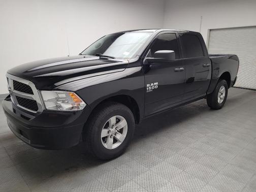 Diamond Black Crystal Pearlcoat 2023 RAM 1500 Classic SLT