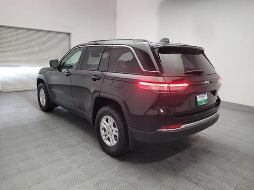 Diamond Black Crystal Pearlcoat 2024 Jeep Grand Cherokee Laredo