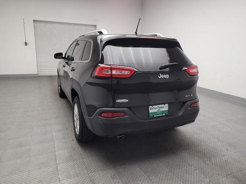 Brilliant Black Crystal Pearlcoat 2014 Jeep Cherokee Latitude
