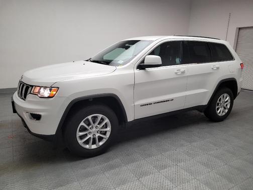 Bright White Clearcoat 2022 Jeep Grand Cherokee Laredo