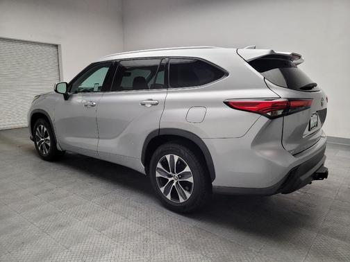 Celestial Silver Metallic 2022 Toyota Highlander XLE