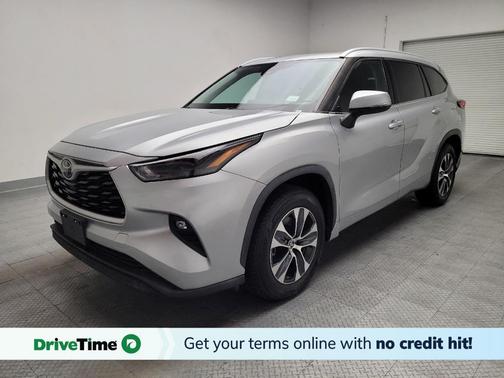 Celestial Silver Metallic 2022 Toyota Highlander XLE