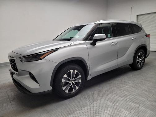Celestial Silver Metallic 2022 Toyota Highlander XLE