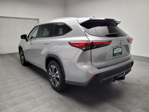 Celestial Silver Metallic 2022 Toyota Highlander XLE
