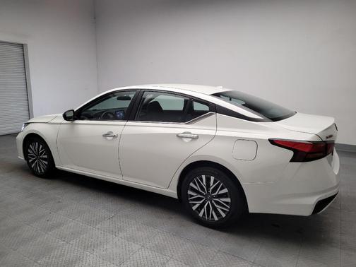 White 2025 Nissan Altima 2.5 SV