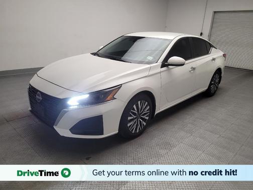 Pearl White Tricoat 2023 Nissan Altima 2.5 SV