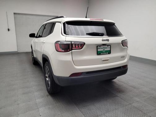 White Clearcoat 2019 Jeep Compass Latitude