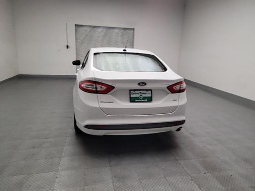 White 2015 Ford Fusion SE