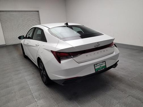 Quartz White 2022 Hyundai ELANTRA SEL