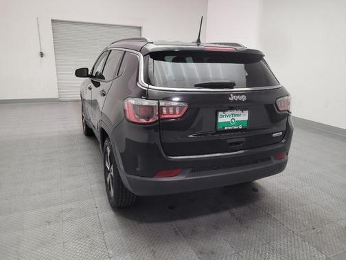 Diamond Black Crystal Pearlcoat 2017 Jeep New Compass Latitude