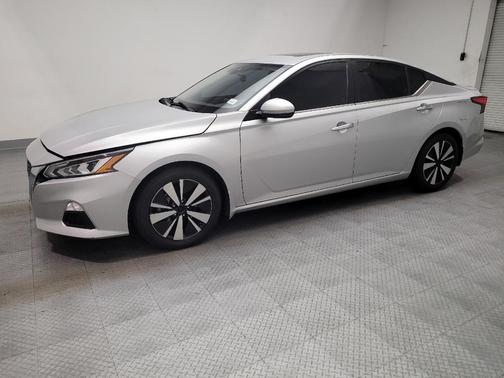 Brilliant Silver Metallic 2021 Nissan Altima 2.5 SV