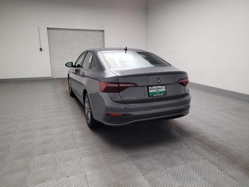 Platinum Gray Metallic 2023 Volkswagen Jetta 1.5T SE