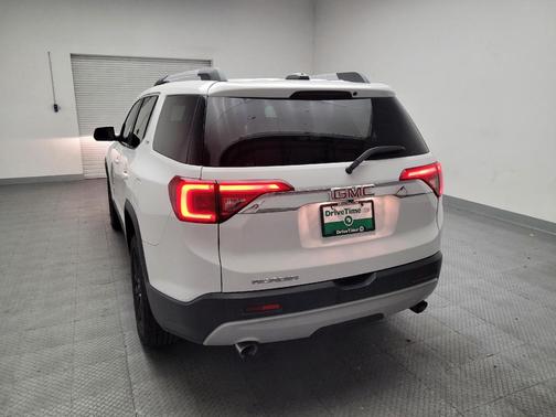 White 2018 GMC Acadia SLT-1