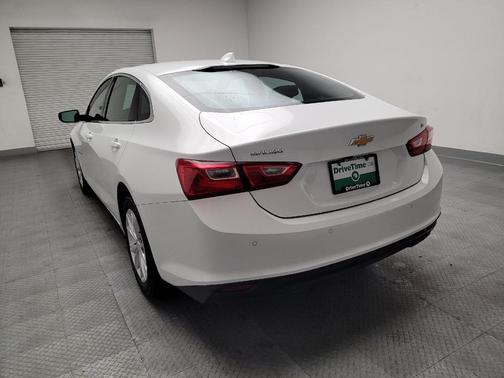 Summit White 2025 Chevrolet Malibu FWD 1LT