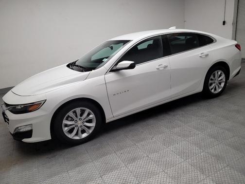 Summit White 2025 Chevrolet Malibu FWD 1LT