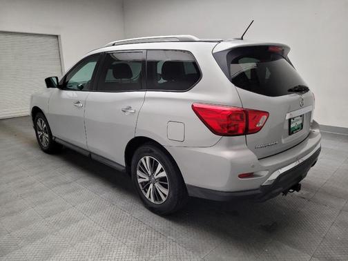 Brilliant Silver Metallic 2017 Nissan Pathfinder SL