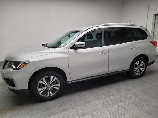 Brilliant Silver Metallic 2017 Nissan Pathfinder SL