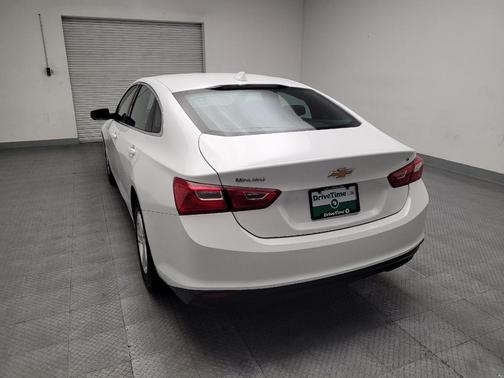 Summit White 2023 Chevrolet Malibu FWD 1LT