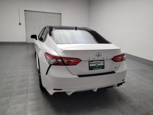 Super White 2019 Toyota Camry SE