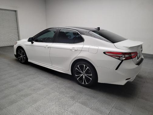 Super White 2019 Toyota Camry SE