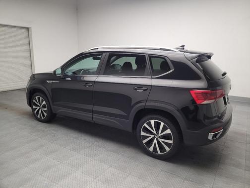 Deep Black Pearl 2023 Volkswagen Taos 1.5T SE