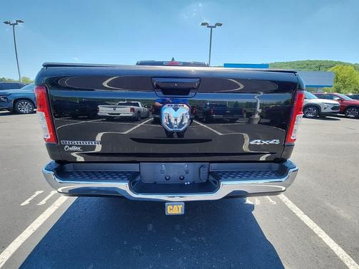 Diamond Black Crystal Pearlcoat 2021 RAM 1500 Big Horn/Lone Star