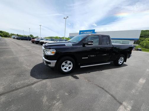 Diamond Black Crystal Pearlcoat 2021 RAM 1500 Big Horn/Lone Star