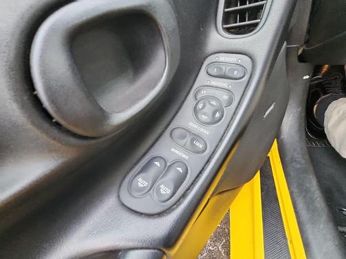 2001 Chevrolet Corvette Base