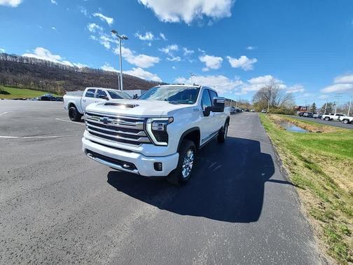 Iridescent Pearl Tricoat 2024 Chevrolet Silverado 2500 High Country