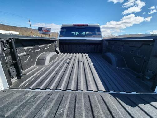 Iridescent Pearl Tricoat 2024 Chevrolet Silverado 2500 High Country