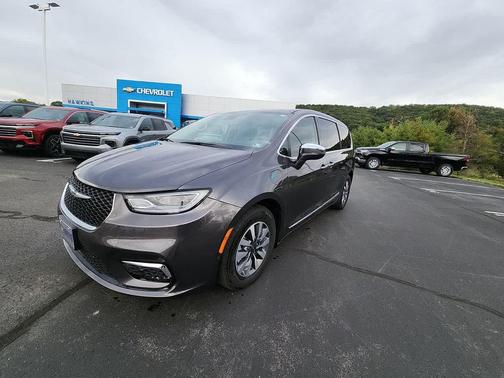 2022 Chrysler Pacifica Hybrid Limited