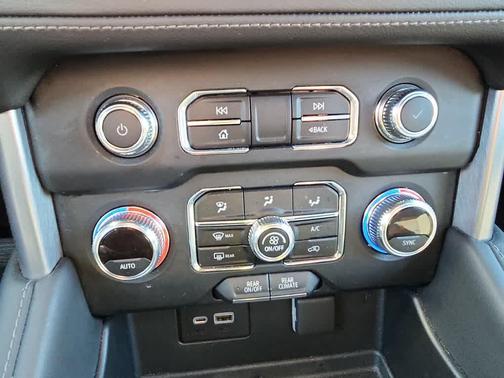 2022 GMC Yukon XL SLE