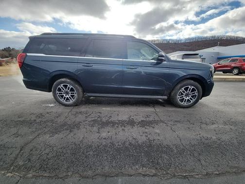 2025 Ford Expedition Max Active 4x4