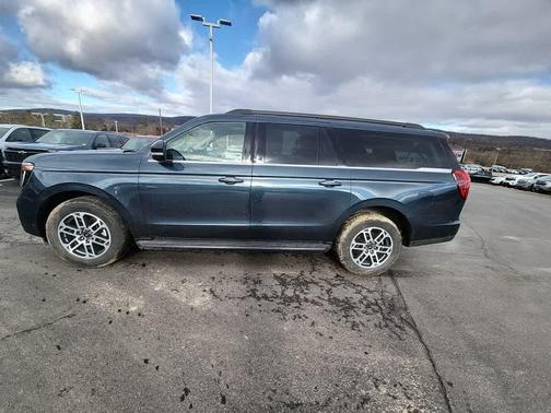 2025 Ford Expedition Max Active 4x4