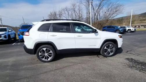 Bright White Clearcoat 2022 Jeep Cherokee Limited
