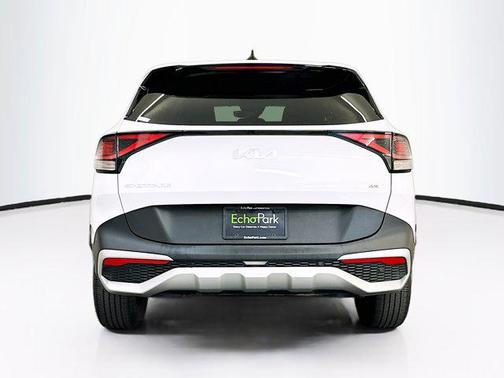 Glacial White Pearl 2025 Kia Sportage LX