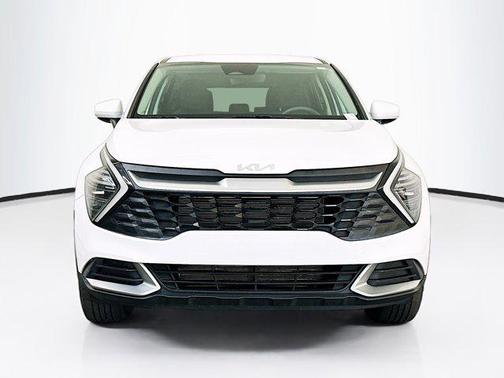 Glacial White Pearl 2025 Kia Sportage LX