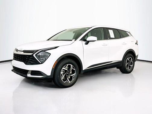 Glacial White Pearl 2025 Kia Sportage LX