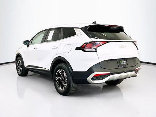 Glacial White Pearl 2025 Kia Sportage LX