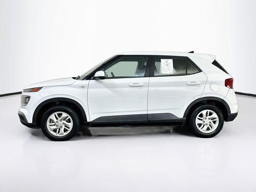 Ceramic White 2022 Hyundai VENUE SE