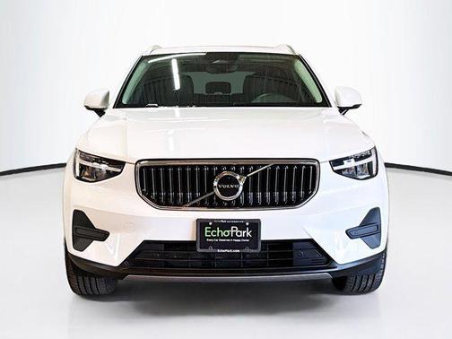 2025 Volvo XC40 B5 Core Bright Theme
