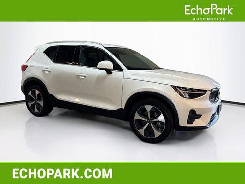 2025 Volvo XC40 B5 Core Bright Theme