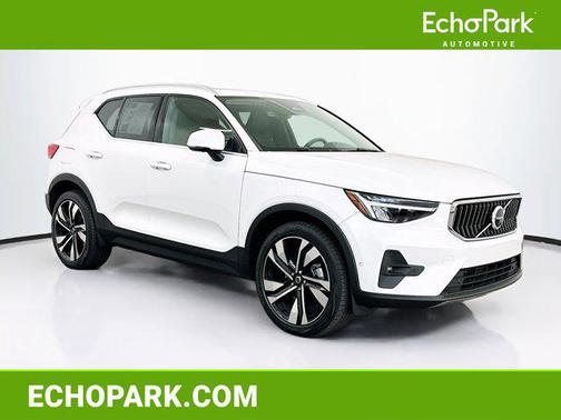 2023 Volvo XC40 B5 Plus Bright Theme