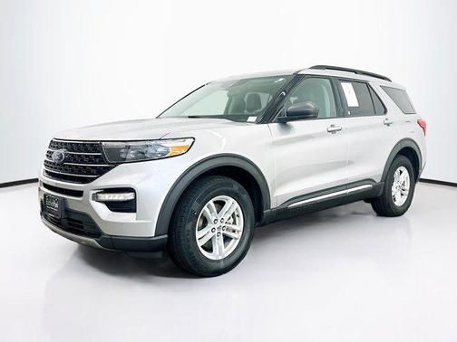 Iconic Silver Metallic 2021 Ford Explorer XLT