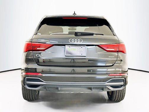2023 Audi Q3 Premium 45 TFSI S line quattro Tiptronic